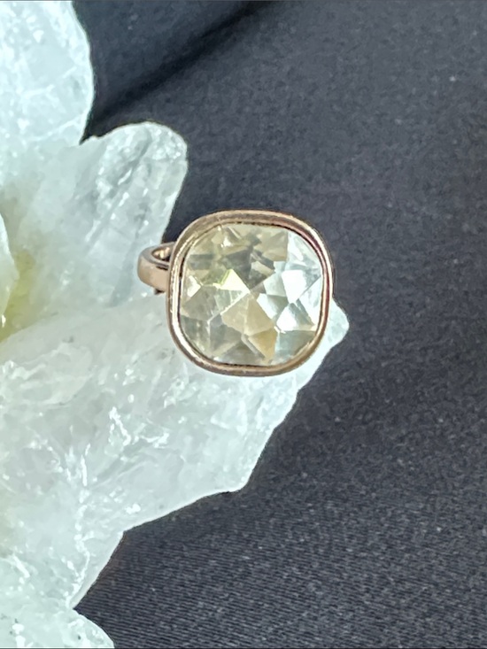 Premier Designs Jewelry - Premier Design GUC faceted clear acrylic ring. Rose goldtone setting & stamped